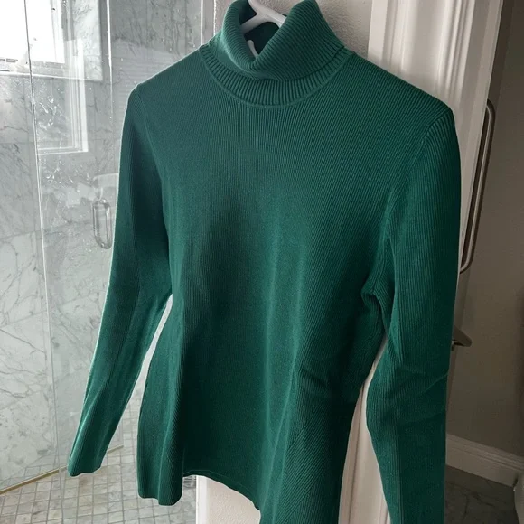 CLEARANCE Women’s Medium Green Orvis Long Sleeve Turtleneck Sweater - Picture 5 of 9